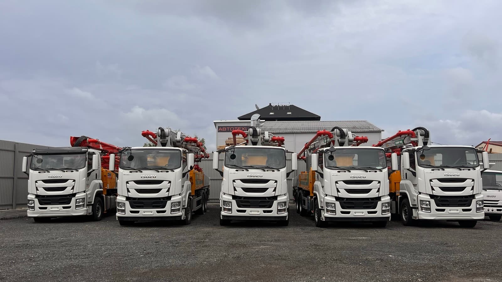 Стоянка в Химках — автобетононасосы XCMG SCHWING на шасси ISUZU GIGA в наличии